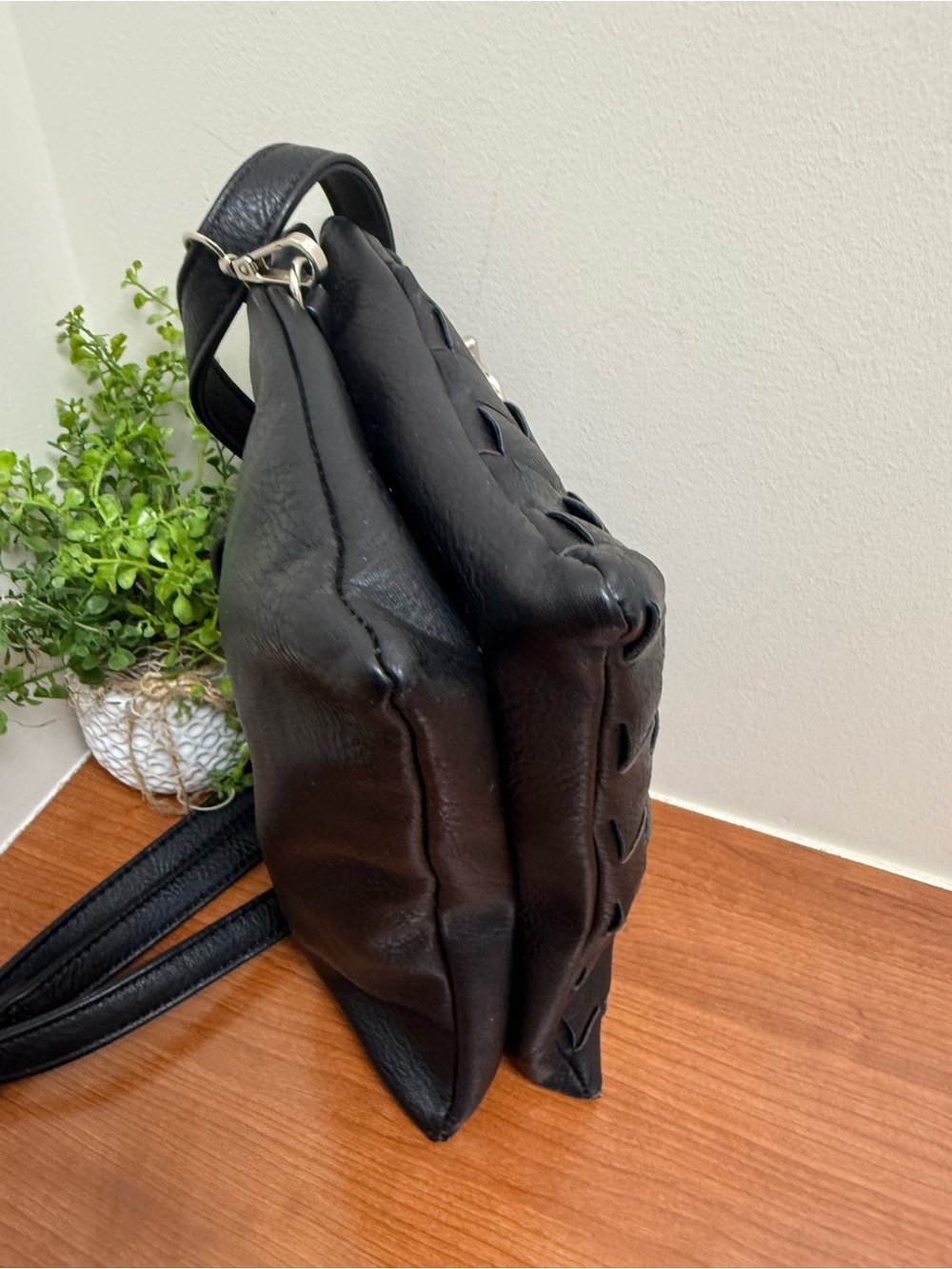 k.Caoll Woven Vegan Leather Crossbody Bag - Black - Picture 5 of 9